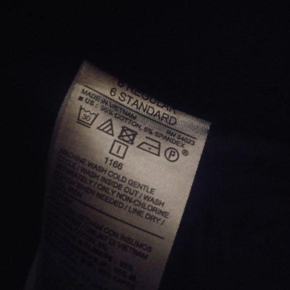 Old Navy Mid-Rise Size 6 Black Jeans - Picture 3 of 3